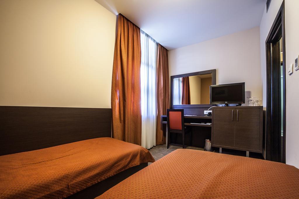Hotel Terminus Podgorica Szoba fotó